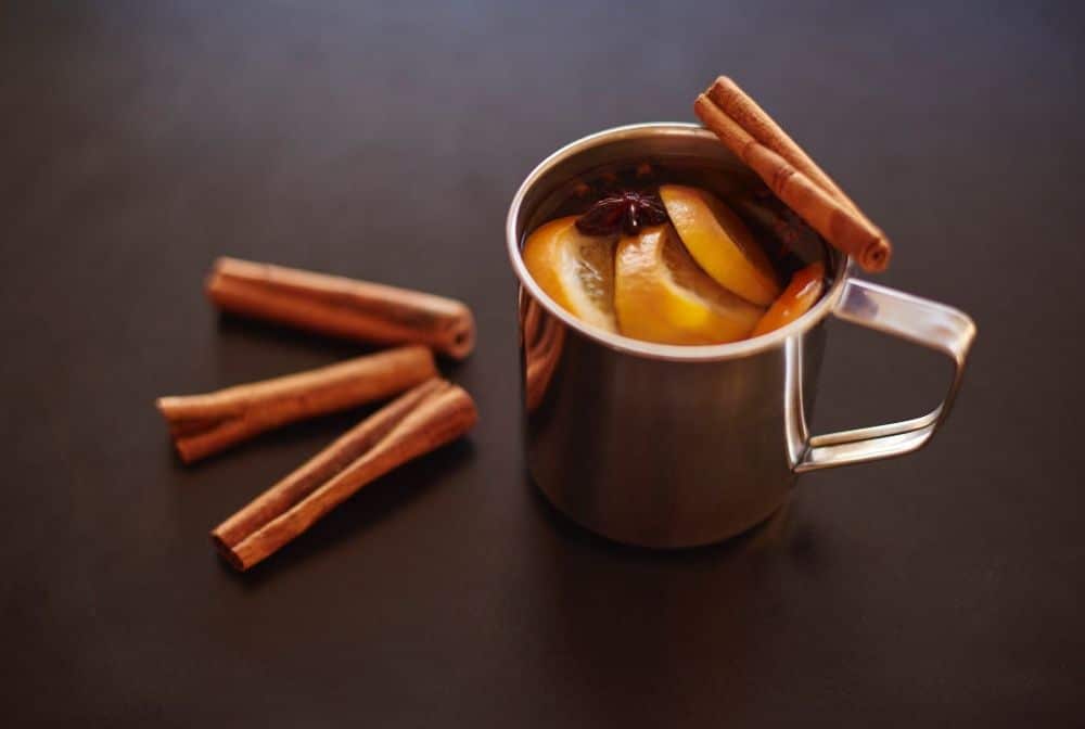 Cinnamon belly fat, cup with orange slices, how to use cinnamon to lose belly fat