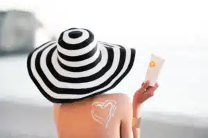 Physical vs chemical sunscreen, SPF 30 vs 50, How to choose sunscreen