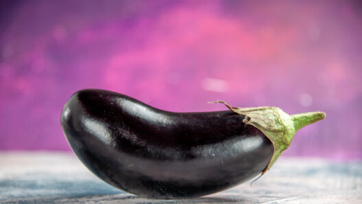 Aubergene, aubergine kitchen, aubergine color