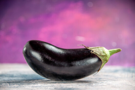 Aubergene, aubergine kitchen, aubergine color