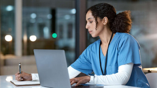 Nurse with laptop, MSN programs online