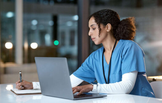 Nurse with laptop, MSN programs online