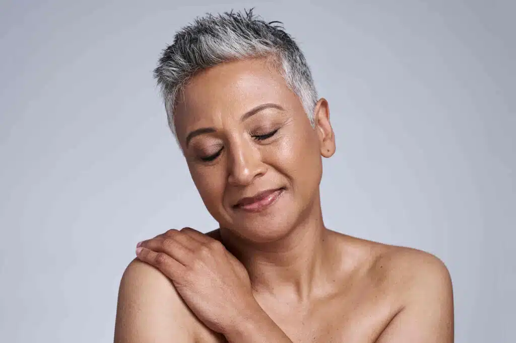 woman, menopausal symptoms, foods, nutrition, thriving in menopause